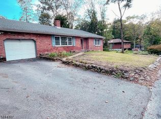 11 Greentree Rd, Stockholm, NJ 07460