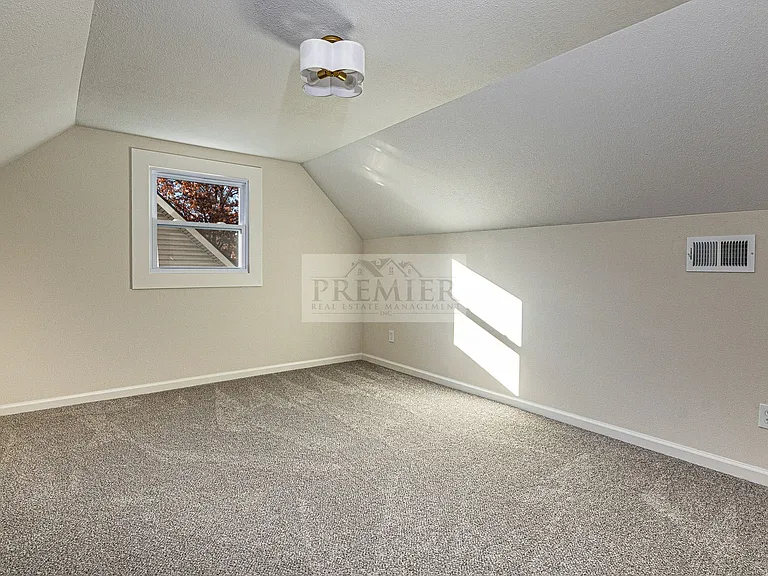 9841 Melrose Dr — Photo 10