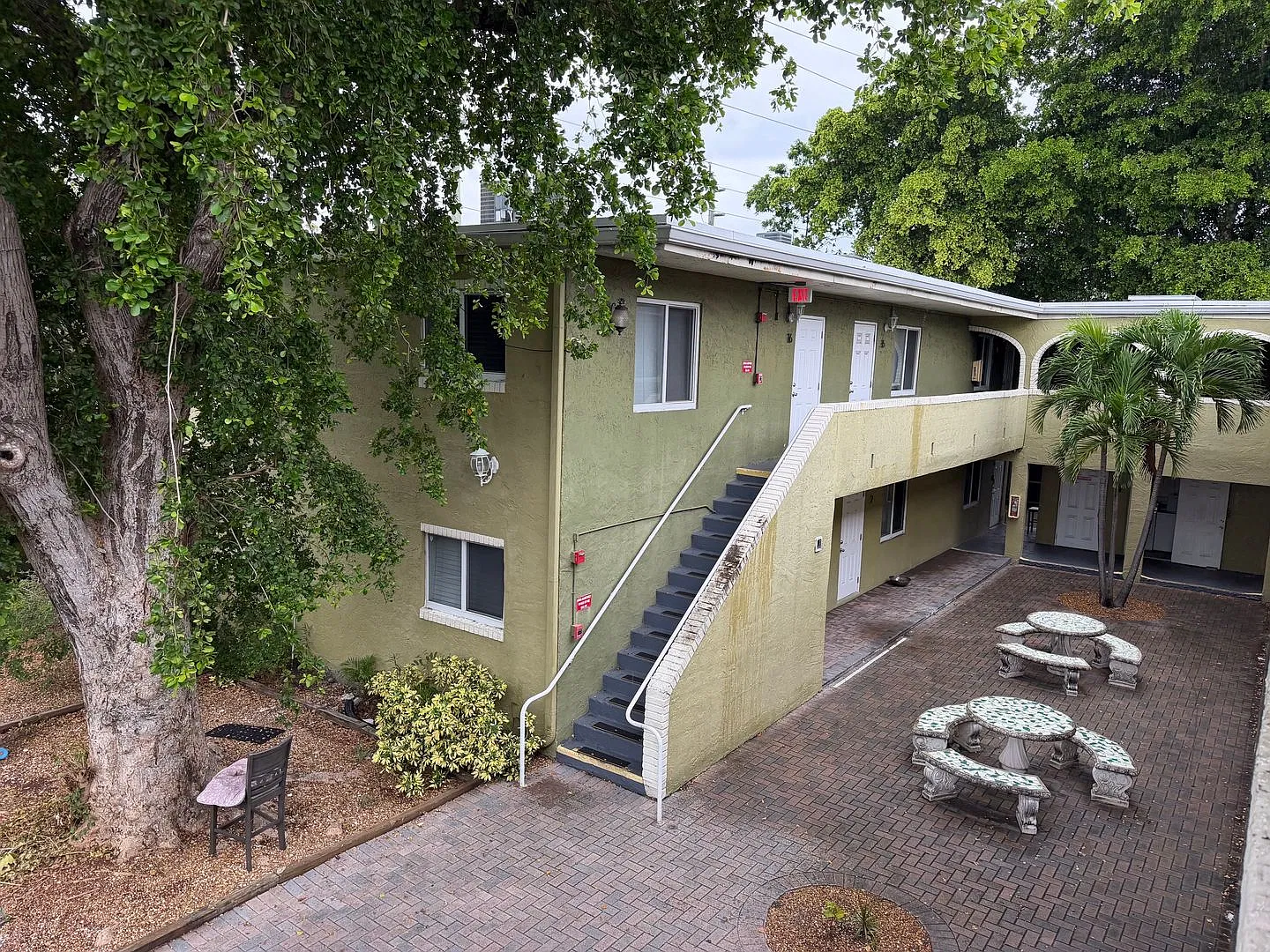 1151 NE 16th Ct — Photo 3