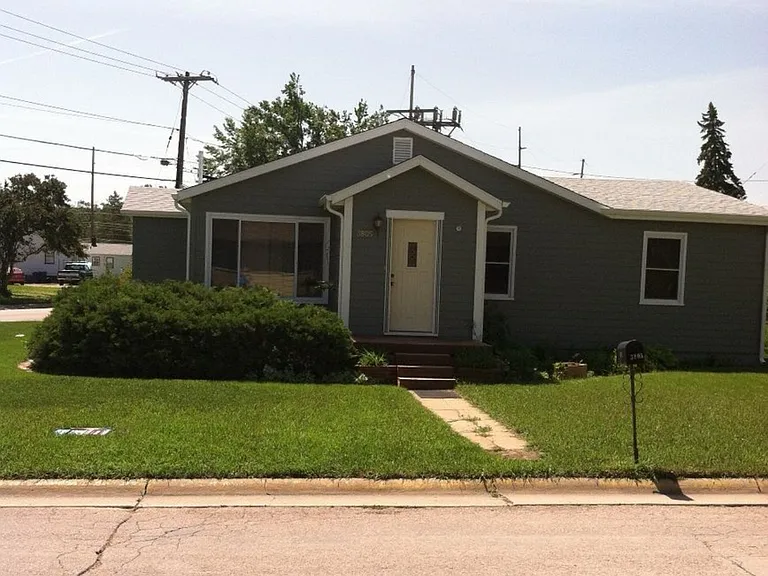 3805 Sunset Dr — Photo 1