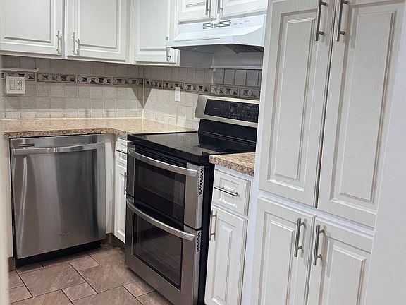 5th image of 215 Lakeview Dr APT 105