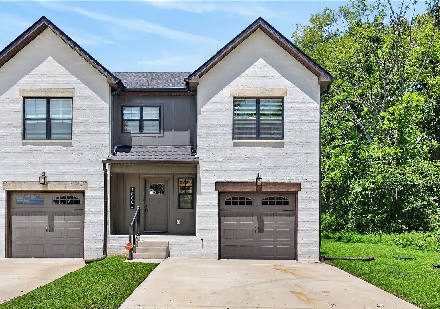 Pet Friendly Three Bedroom in Pleasant View! — Photo 1