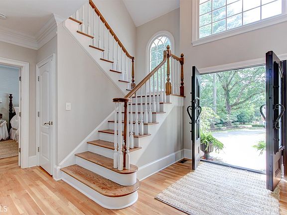 5th image of 703 Thornhill