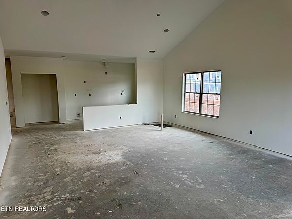 3rd image of 326 Rugby Manor Ln