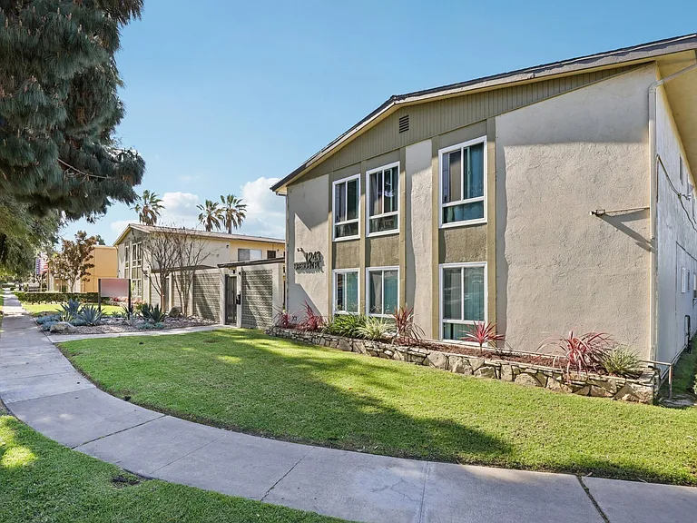 Anaheim Place — Photo 40