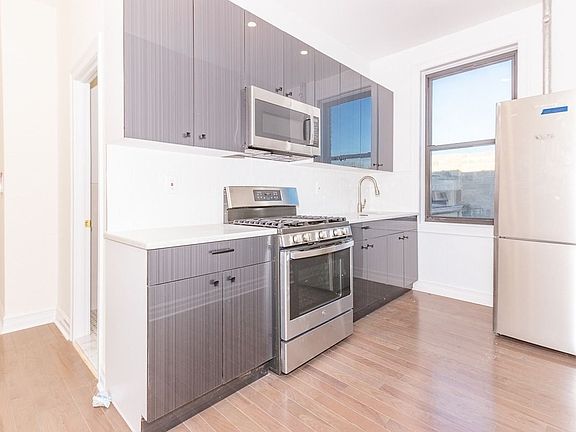 2nd image of 1356 Pacific St #6D