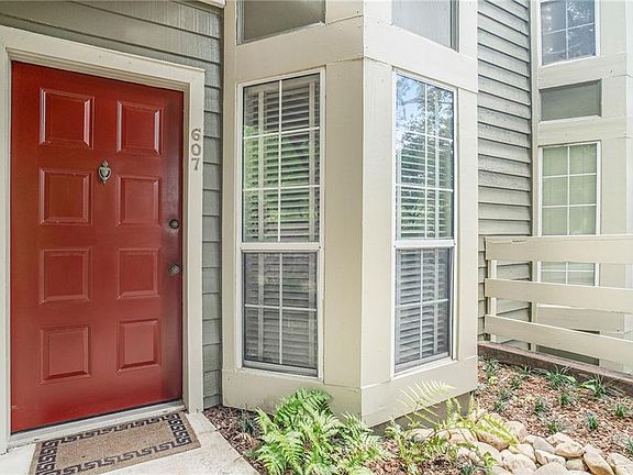 2nd image of 607 Riverview Dr SE