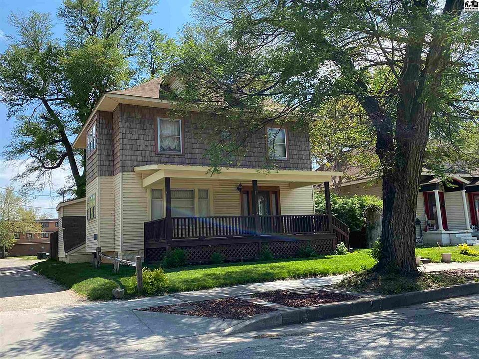 1st image of 17 E 10th Ave