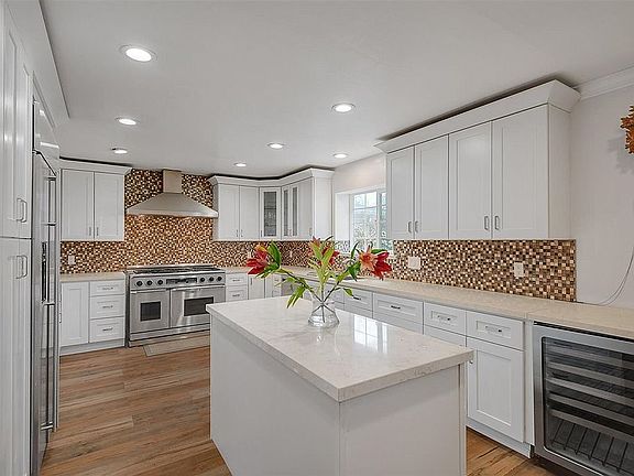 3rd image of 3269 Lynn Oaks Dr