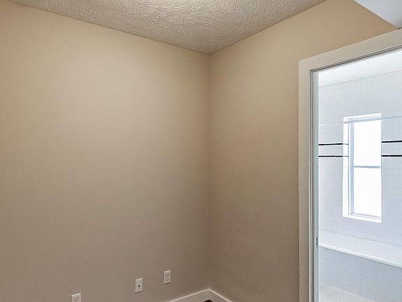 5th image of 3910 Cass St APT 311
