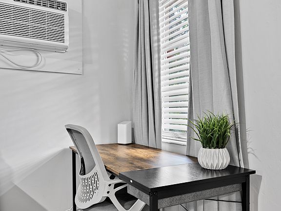 5th image of 427 NE 107th St #2