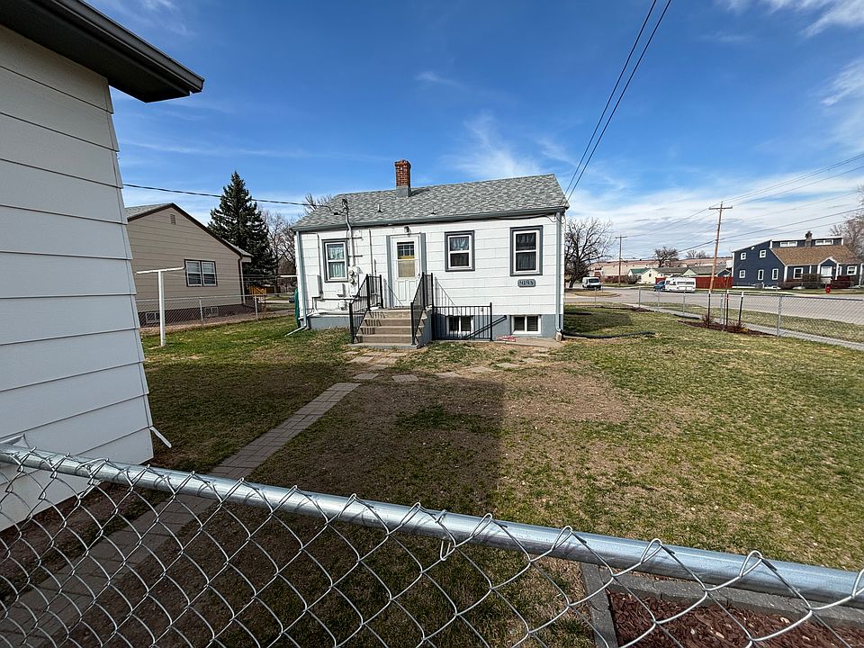 parking area looking at back of house