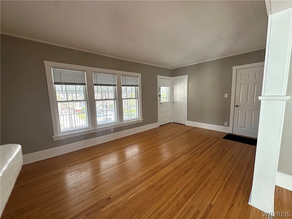 3 bed, 1.0 bath, 1270 sqft, $1,650 — Photo 3