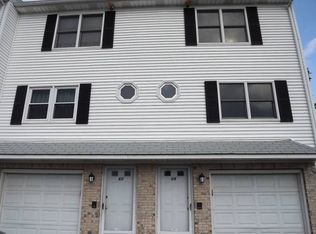 60 Sunflower Cir, North Providence, RI 02911