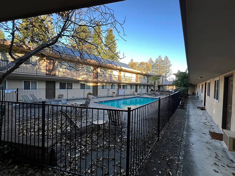 Tiffany Plaza Apartments — Photo 12