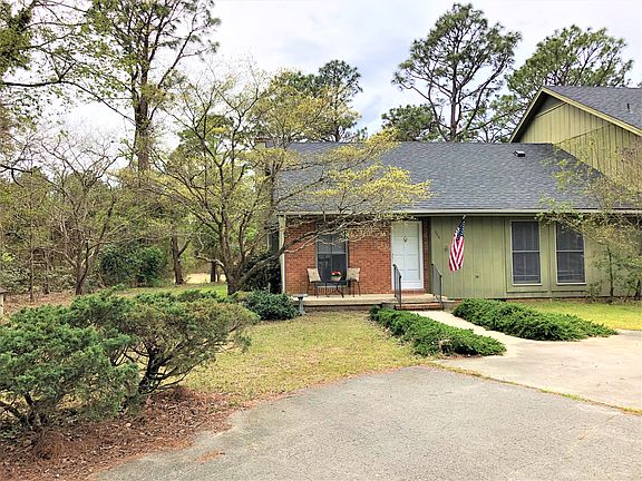 End unit with side yard