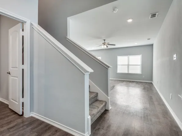 265 Michelle Dr, Grand Prairie, TX 75051