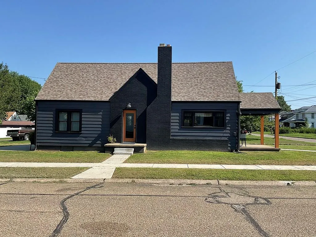 921 Tomlinson avenue photo 1