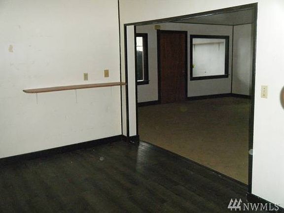 4th image of 106 E Pine St