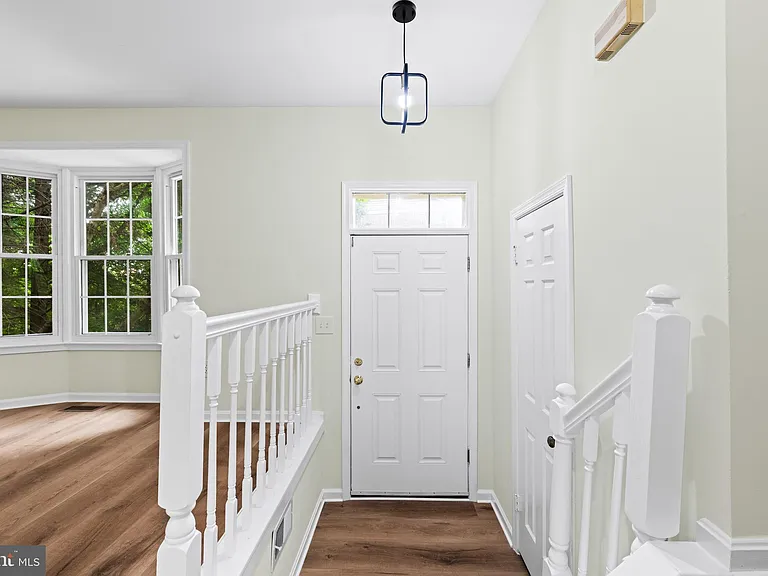 2615 Chivalry Ct — Photo 5