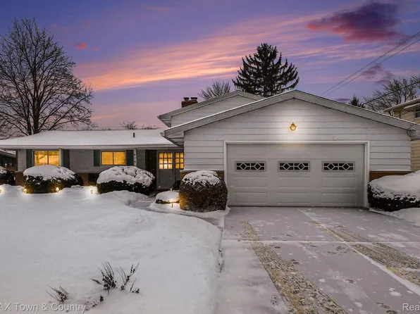 426 Bellewood Dr, Flushing, MI 48433