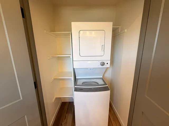 261 Talent Avenue - B — Photo 2