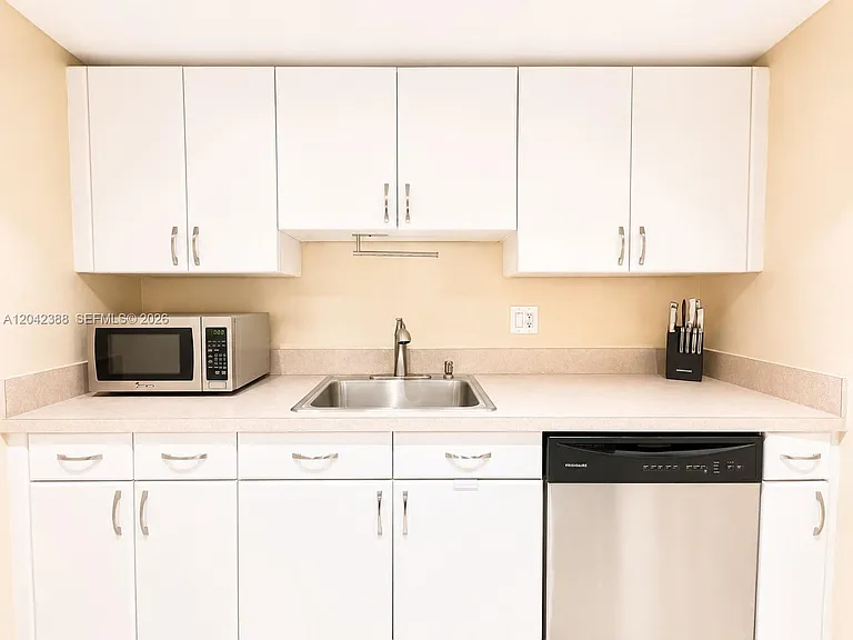 14421 N Kendall Dr #0 — Photo 6
