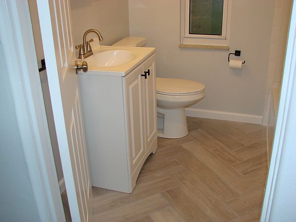 4th image of 859 Killarney Dr