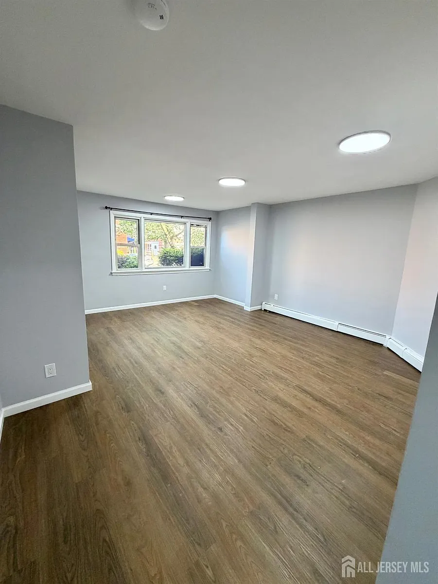 Building Photo - 141 Emerson St #1