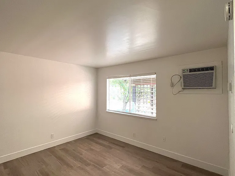 1722 G St — Photo 8