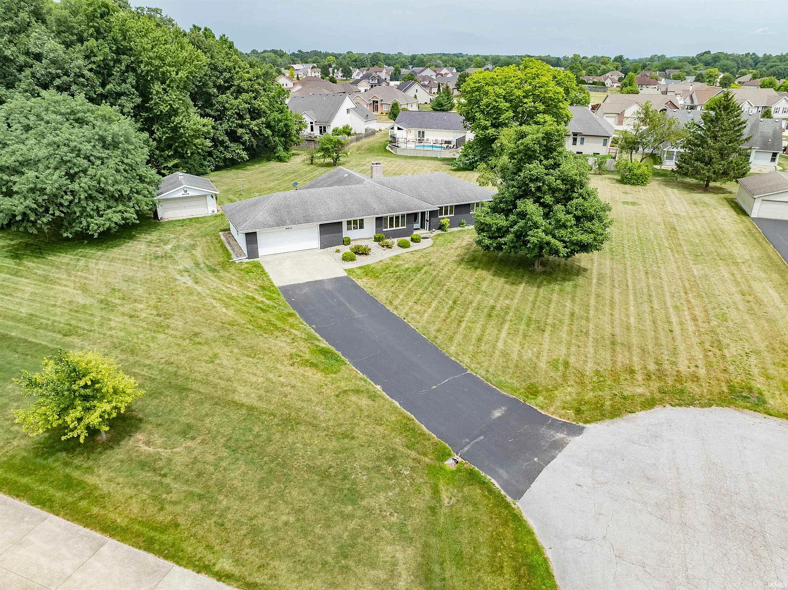 8811 Nicole Dr photo 1