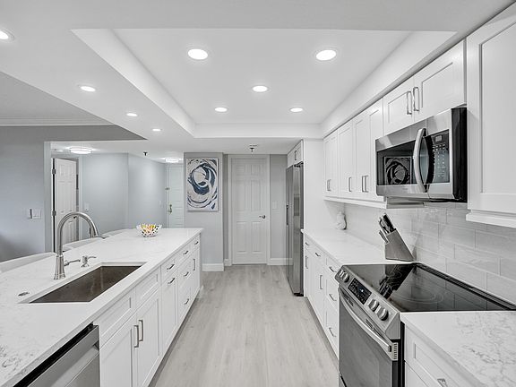 5th image of 955 Egret Cir APT 405