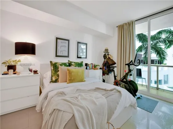 218 SE 14th St APT 906, Miami, FL 33131