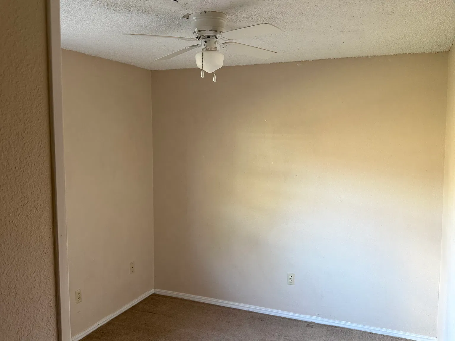 3 bed, 1.5 bath, 1066 sqft, $1,100 — Photo 4