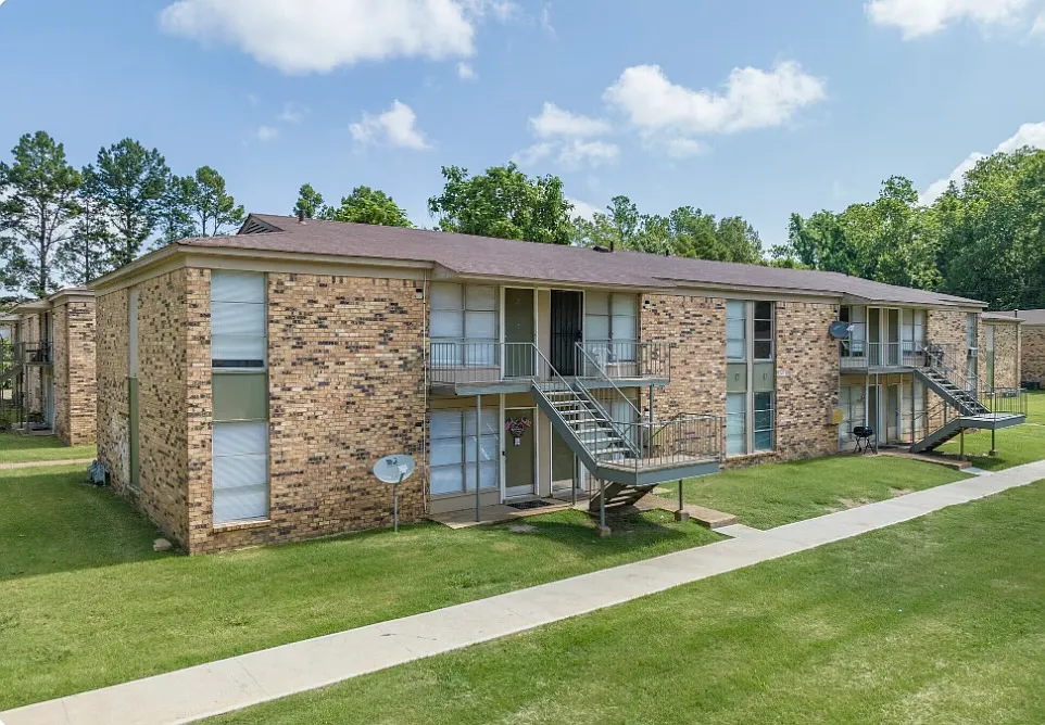 Range Park Apartments — Photo 1