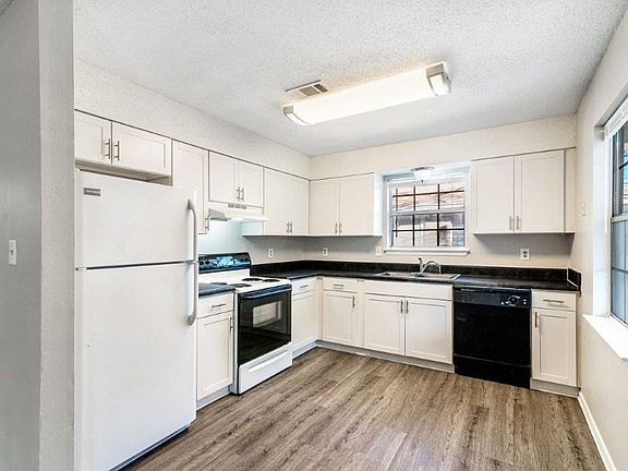 3rd image of 2800 Bradford Pl #2803-04