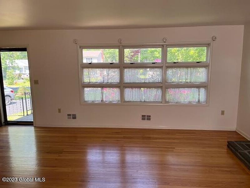 5th image of 54 Woodside Drive