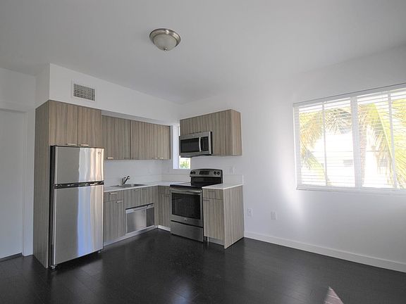 2nd image of 551 Michigan Avenue # Second Floor
