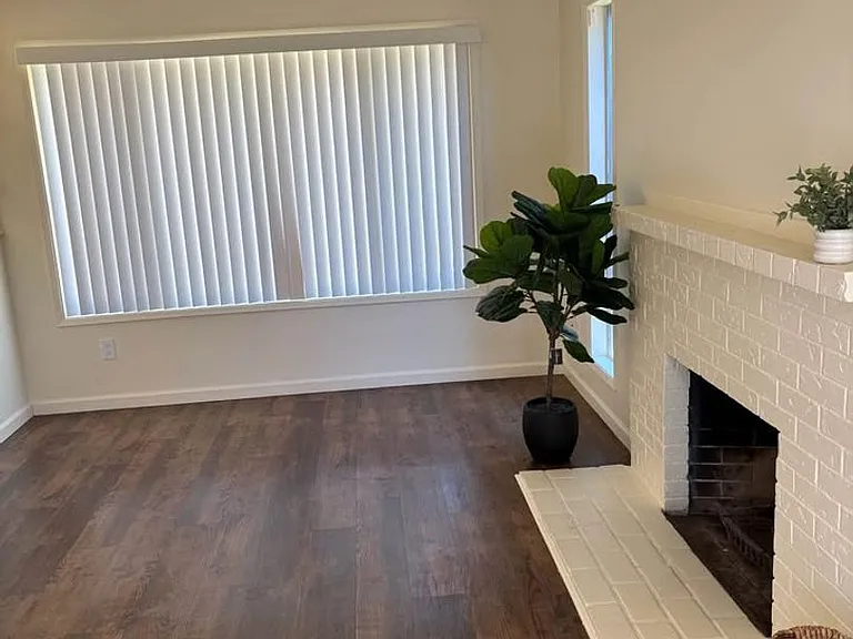 Ava Apartments — Photo 4