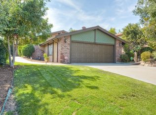 831 Cypress Dr, Vista, CA 92084