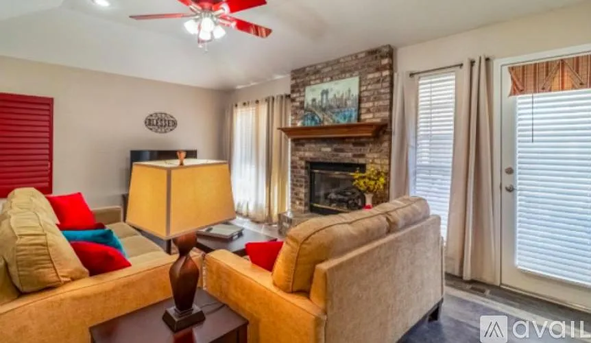 3 bed, 2.0 bath, 1600 sqft, $2,995 — Photo 2