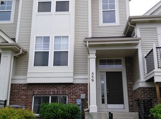 559 Grosvenor Ln, Aurora, IL 60504