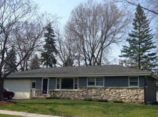 204 Green Valley Pl, West Bend, WI 53095