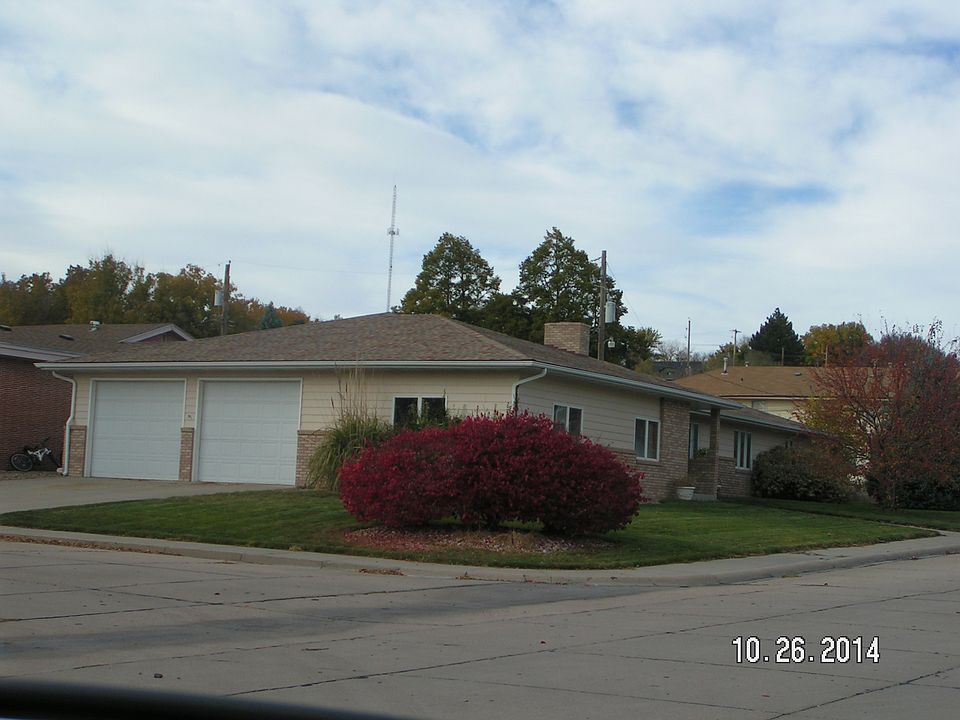 2nd image of 902 W East St #C