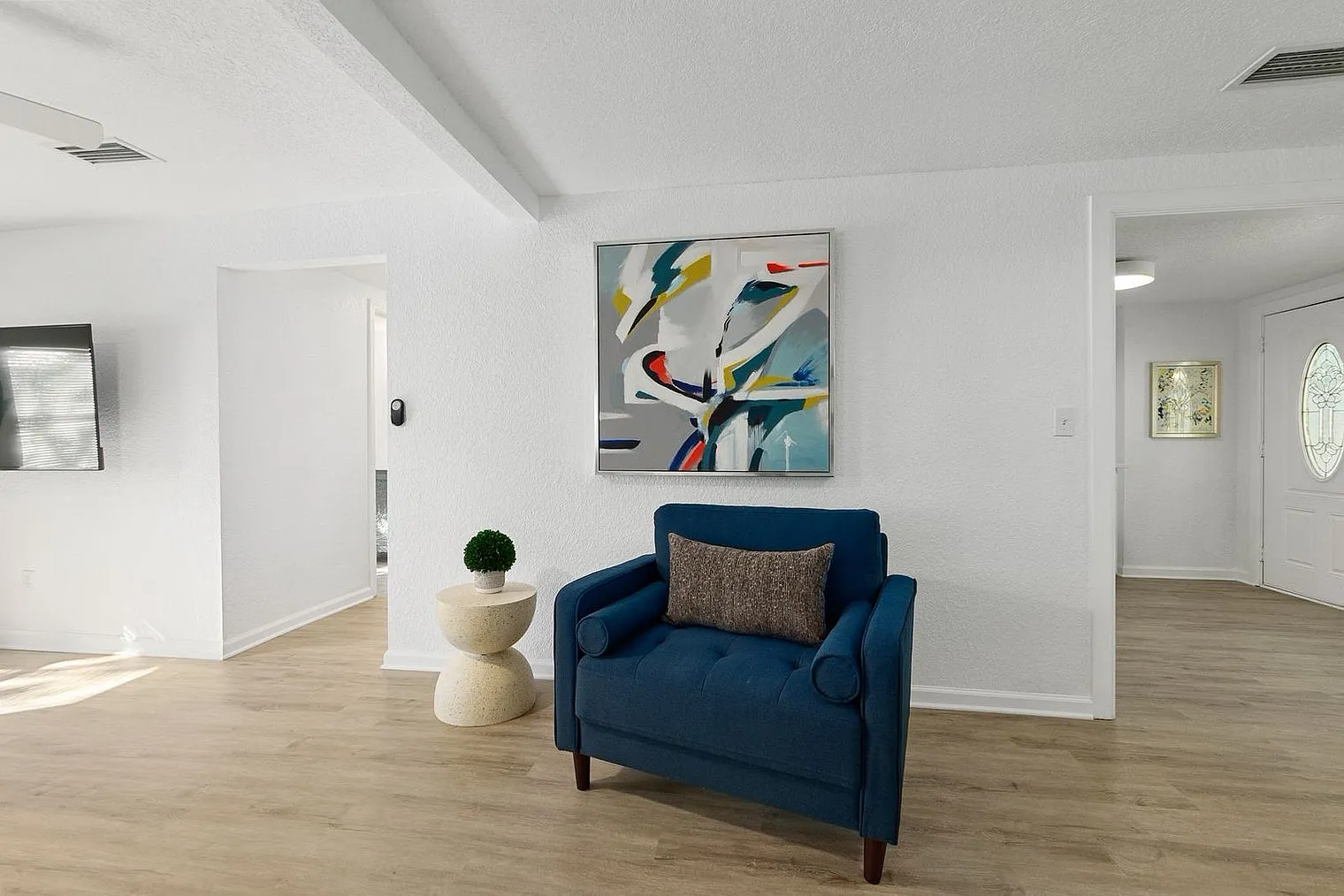 3 bed, 2.0 bath, 1496 sqft, $4,031 — Photo 2