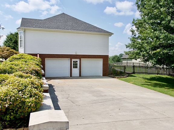 5th image of 3207 Brookmeade Ct