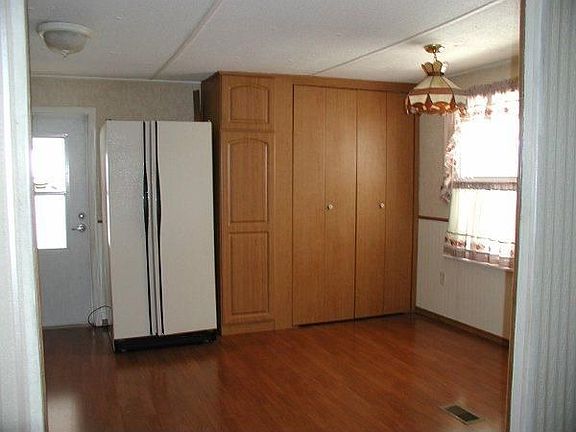 3rd image of 82180 East St