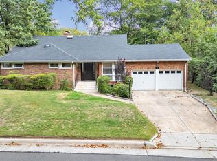 125 Colonial Rd, Great Neck, NY 11021