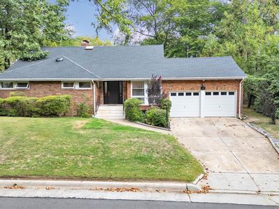 125 Colonial Road, Great Neck, NY, 11021