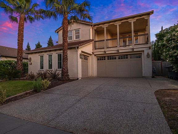4th image of 2564 Summerland Way